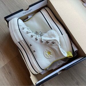 NWT Women’s Converse Chuck Taylor Platform Sneakers